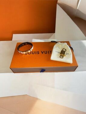 Authentic Louis Vuitton Monogram dauphine bracelet LV lock & key 323